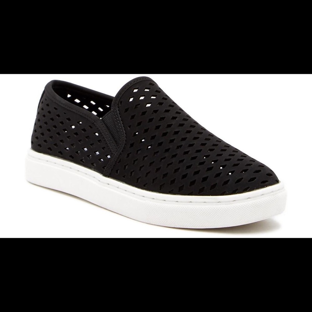 NWOB Steve Madden Zeena Peforated Sneaker Blk 8.5